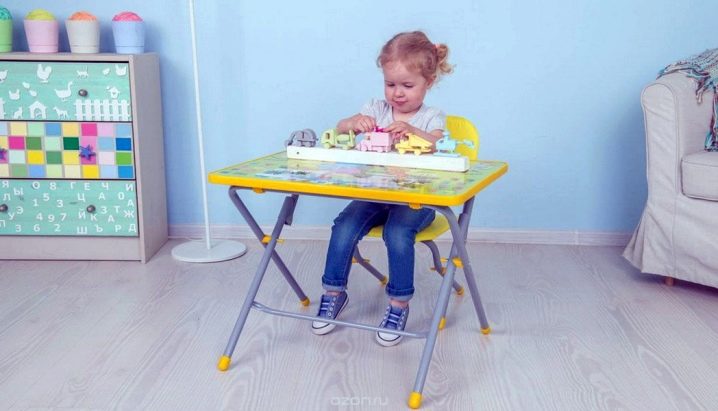 Как выбрать стол и стул для ребенка 2 года