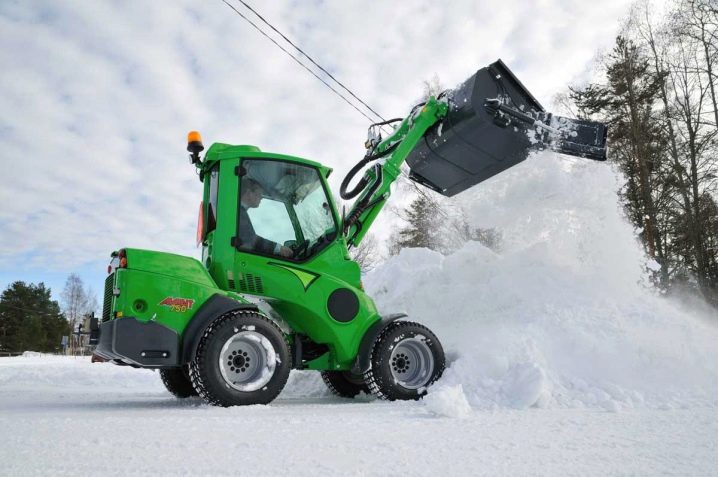 osobennosti i tonkosti vybora mini traktorov dlya uborki snega