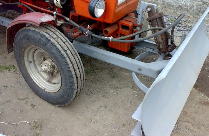 Отвал на мини-трактор: выбор и изготовление своими руками