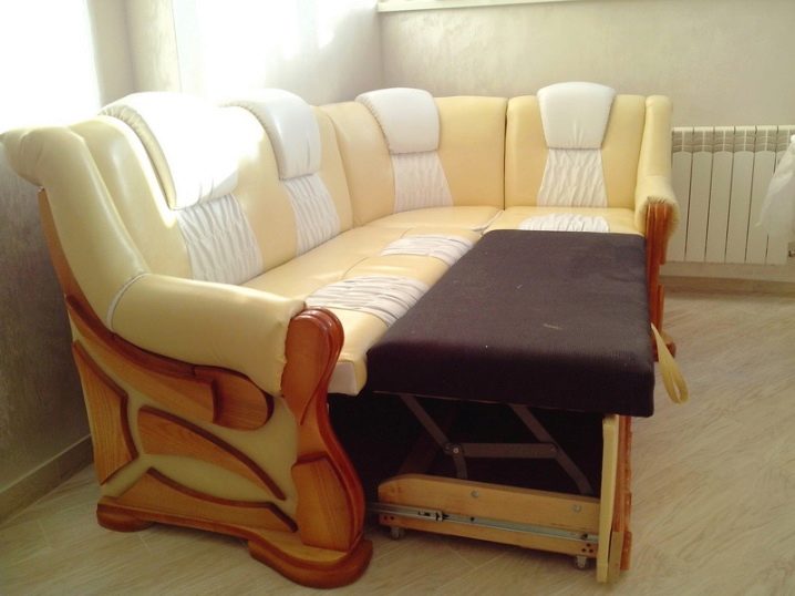Маленький раздвижной диван на кухню со спальным местом