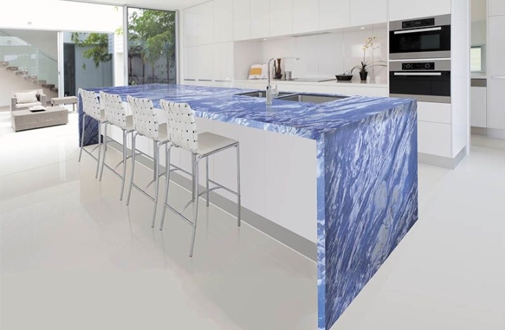 Мрамор марквина синий глянец столешница в интерьере кухни