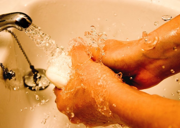 В жесткой воде мыло мылится плохо так как происходит реакция ионное уравнение