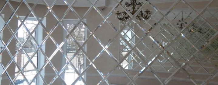Зеркала ромбами на стену в интерьере