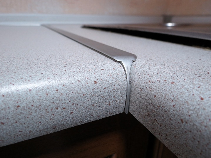 Алюминиевый профиль на столешницу кухни