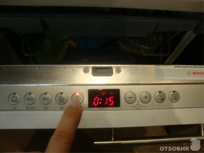 Посудомойка бош мигает. Bosch srv55t03eu сливной. Кнопка слива воды на посудомоечной машине бош. Режим сушка бош посудомоечная. Бош посудомойка  Silence Plus режим сушки.